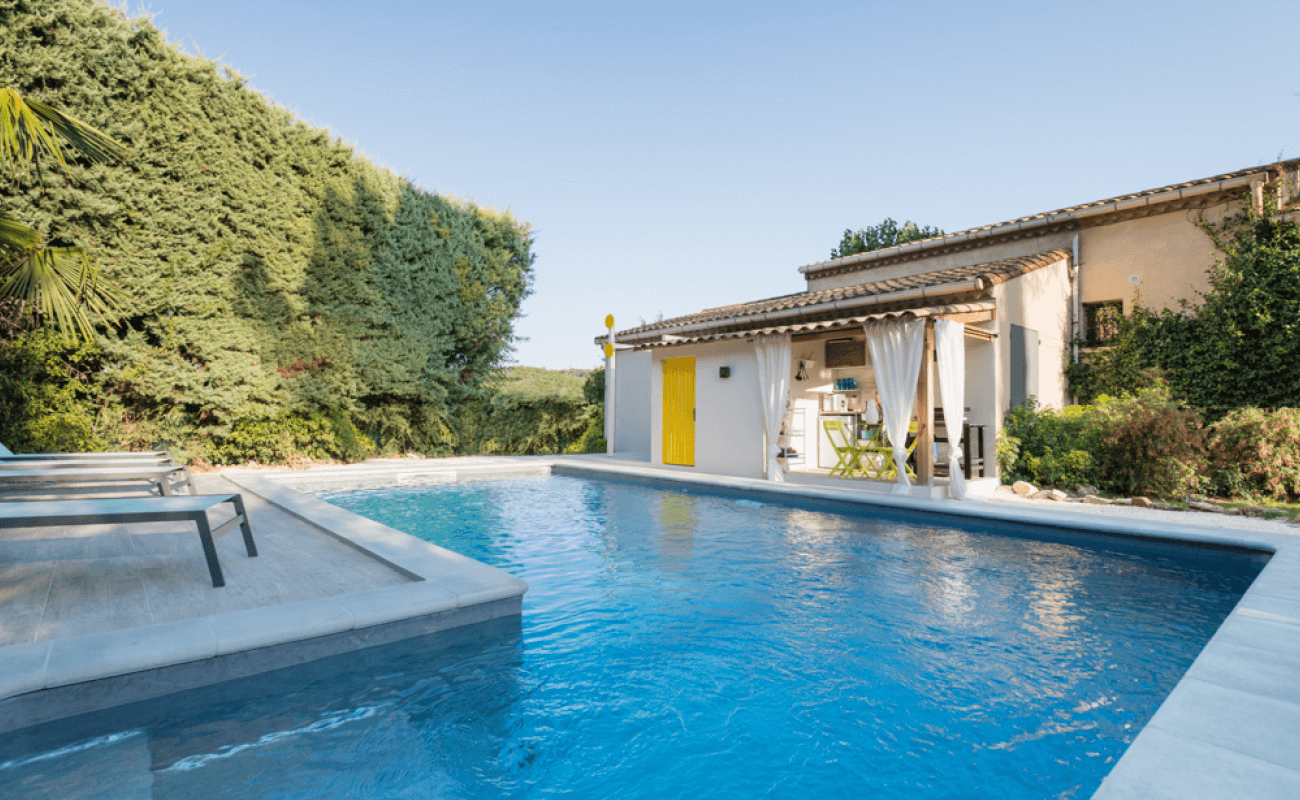 Une ancienne piscine coque fait peau neuve ! 4