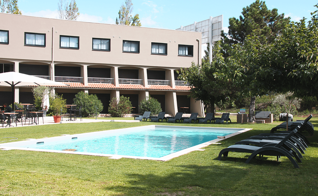 Bienvenue à la piscine de l'hôtel !