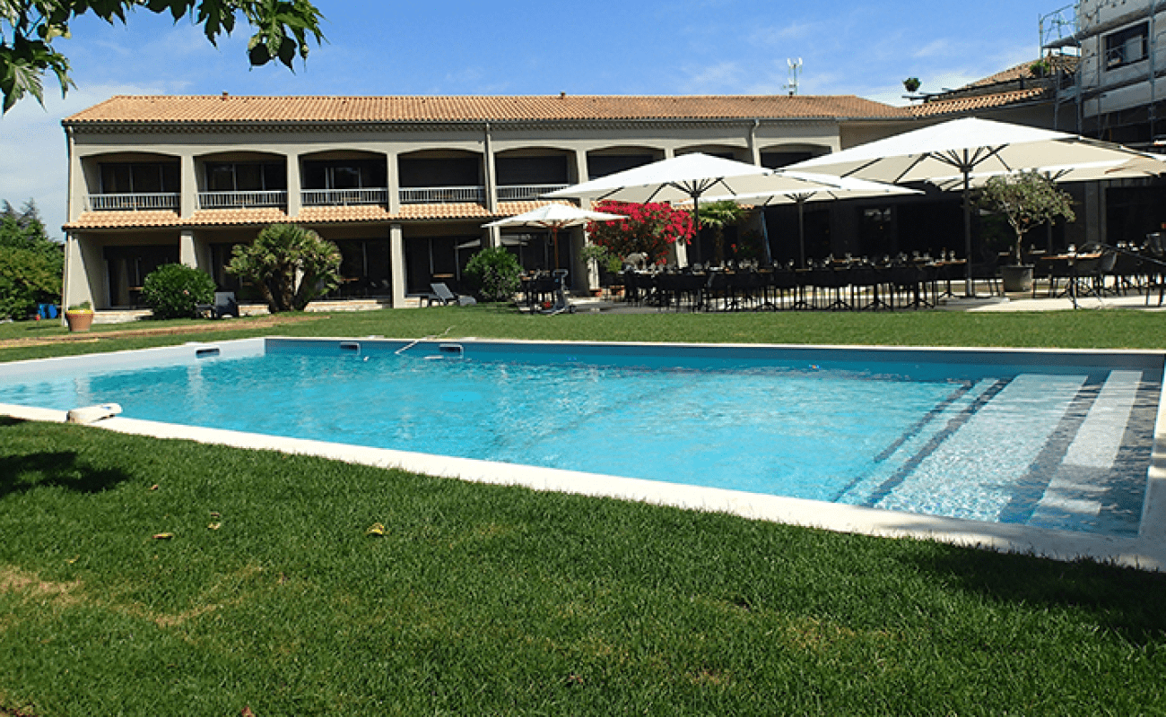 Bienvenue à la piscine de l'hôtel !