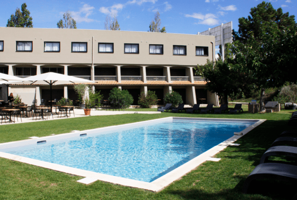 Bienvenue à la piscine de l'hôtel !