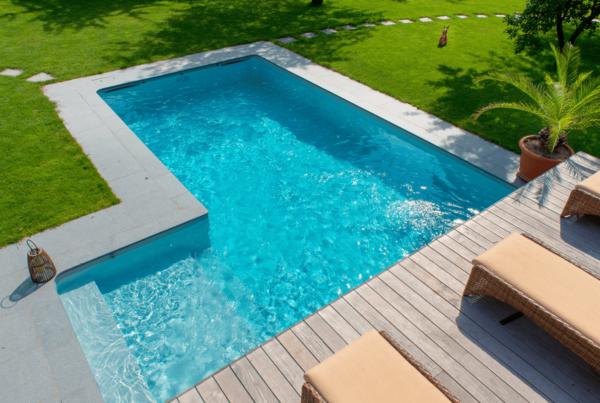 Classique et originale piscine modèle Maldives