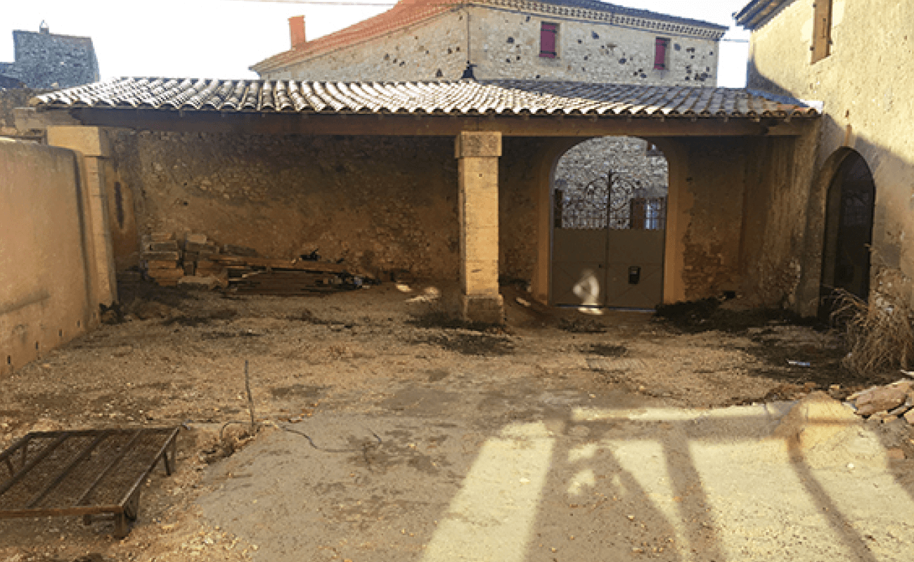 Rénovation extérieure avec piscine d'une ancienne bâtisse