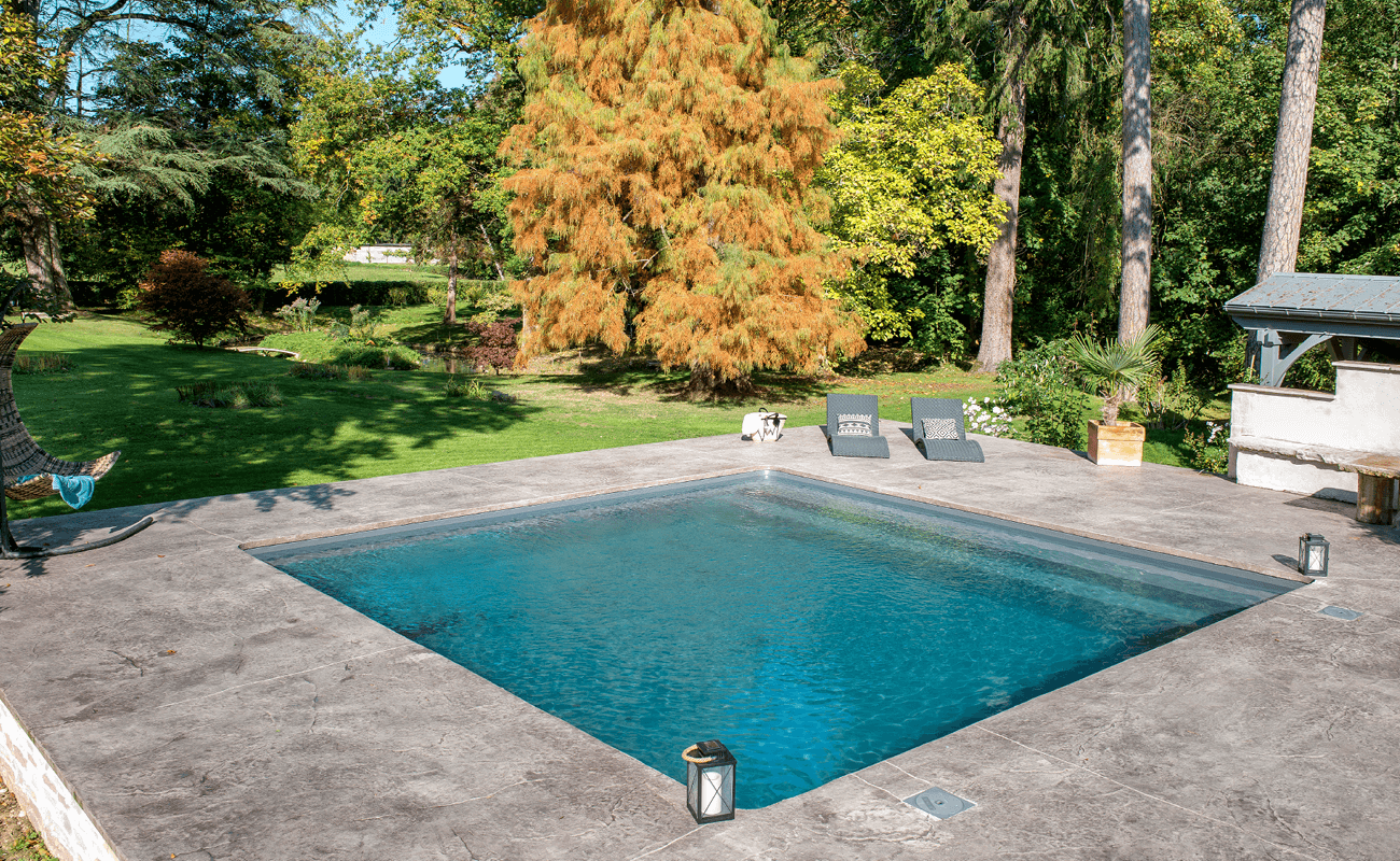 Une piscine baignée de lumière - PISCINES CARRE BLEU