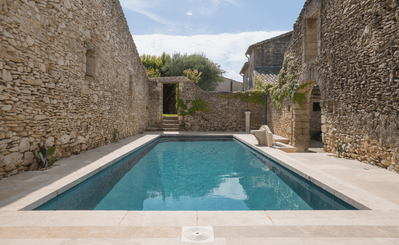 Piscine en Provence et fontaine de Jouvence Aquilus Uzès