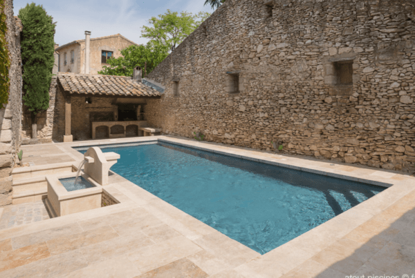 Piscine en Provence et fontaine de Jouvence Aquilus Uzès