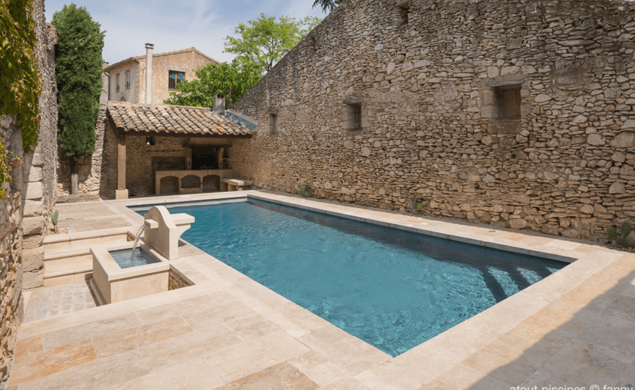 Piscine en Provence et fontaine de Jouvence Aquilus Uzès