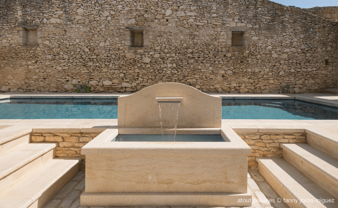 Piscine en Provence et fontaine de Jouvence Aquilus Uzès