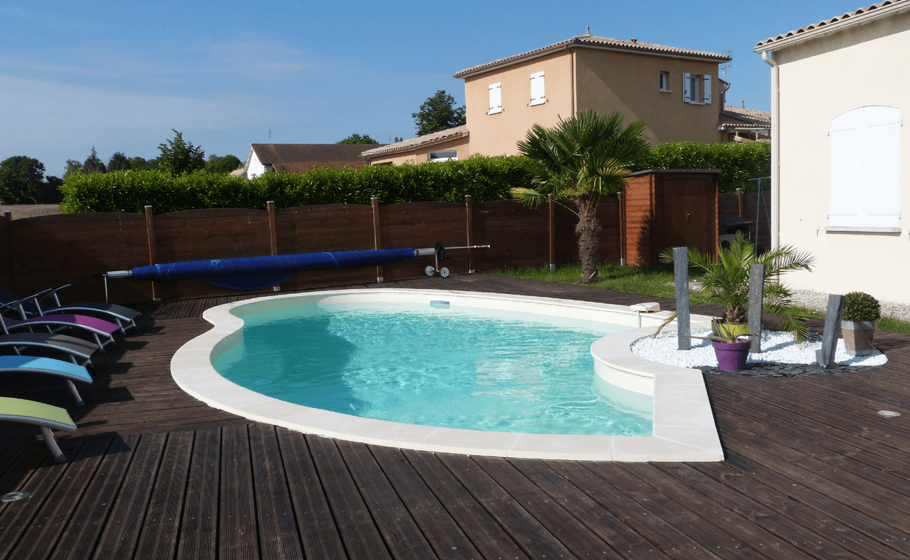 Une ancienne piscine coque fait peau neuve ! - Inspiration piscine - Aquilus