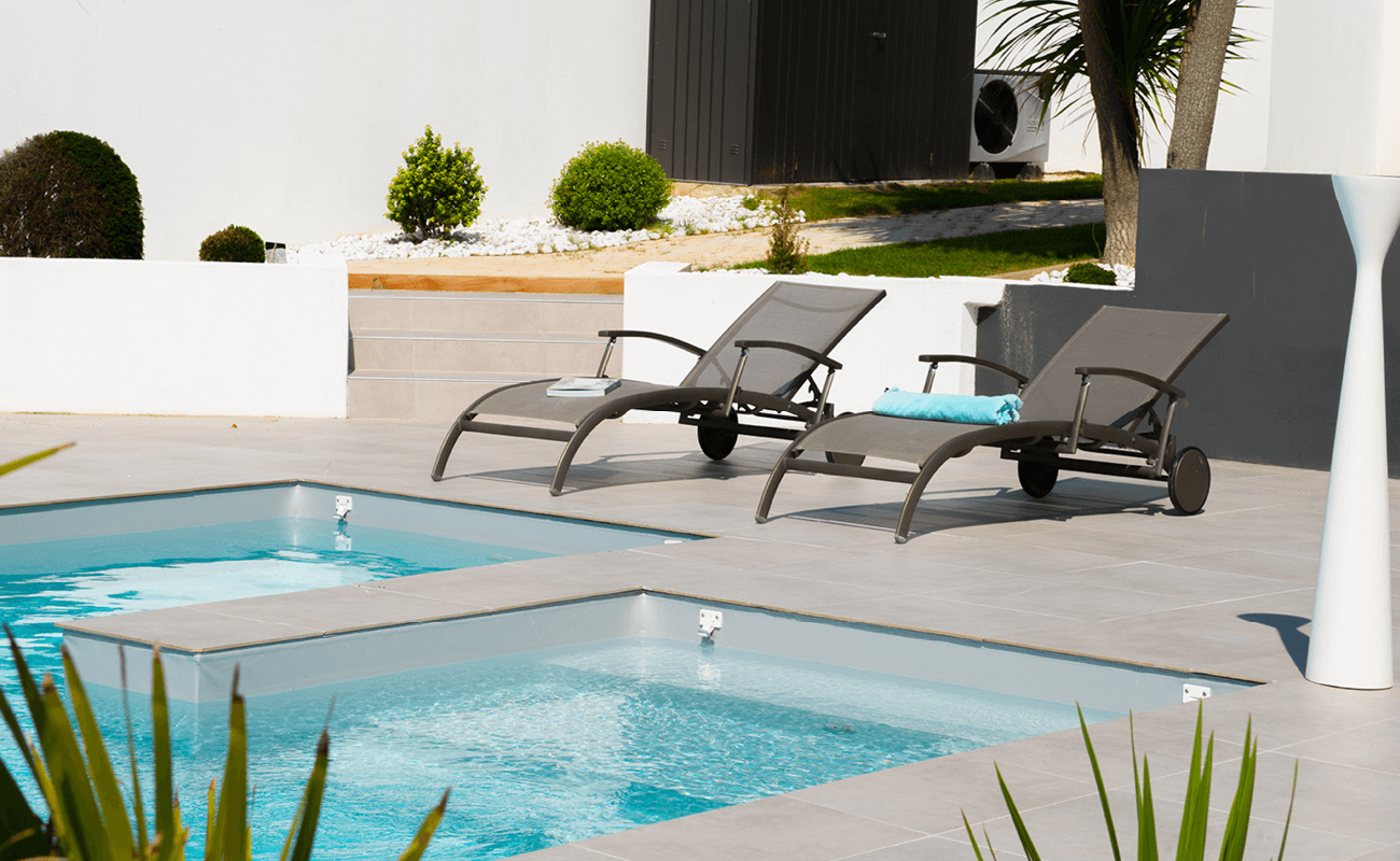 Une piscine contemporaine sous le soleil breton 3