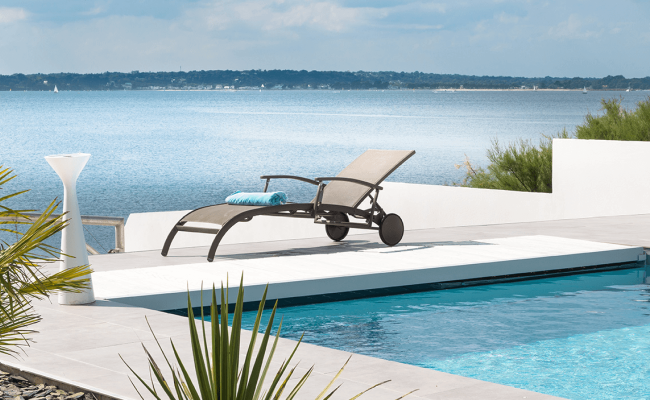 Une piscine contemporaine sous le soleil breton 5