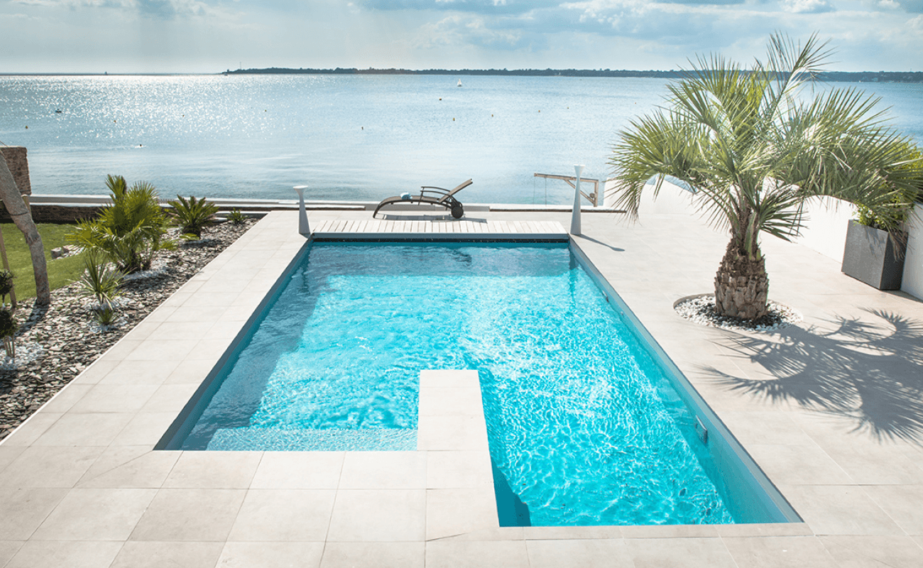 Une piscine contemporaine sous le soleil breton 6