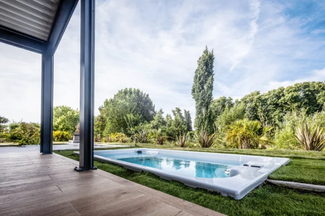 | M’Water |Alliez sport, détente et balnéo en un seul bassin. 💪En 10 m² et 3 jours, créez votre espace bien être chez vous. 🤩©L.Doutre 📸
https://www.aquilus-piscines.com/mwater-concept-mi-piscine-mi-spa/